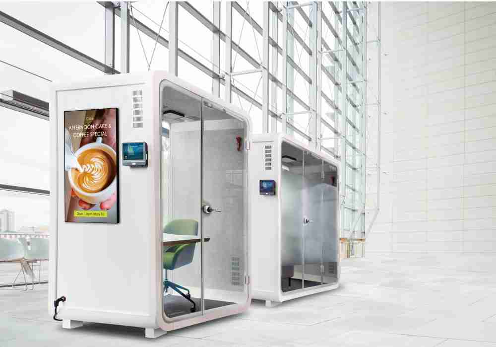 z6尊龙子公司达擎之智慧行动办公舱，，采用PDLC智能调光玻璃设计，，，透过通电与断电的电流切换，，，呈现透明与雾面效果，，，具节能降耗特性并兼顾隐私，，确保信息安全