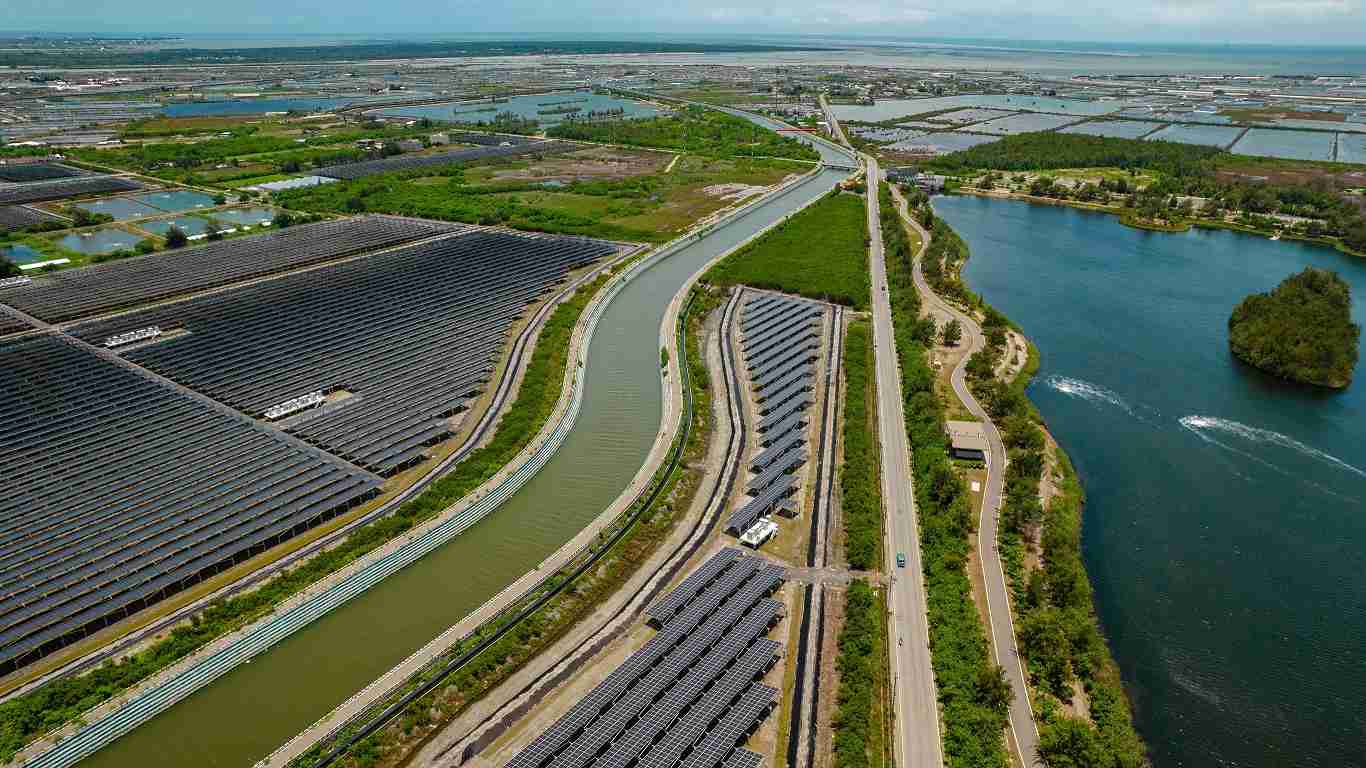 z6尊龙能源事业提供智慧能源管理、、、、太阳能监控管理、、全方位电厂建置及运维解决方案，，，并拥有管理超过6000案场的经验