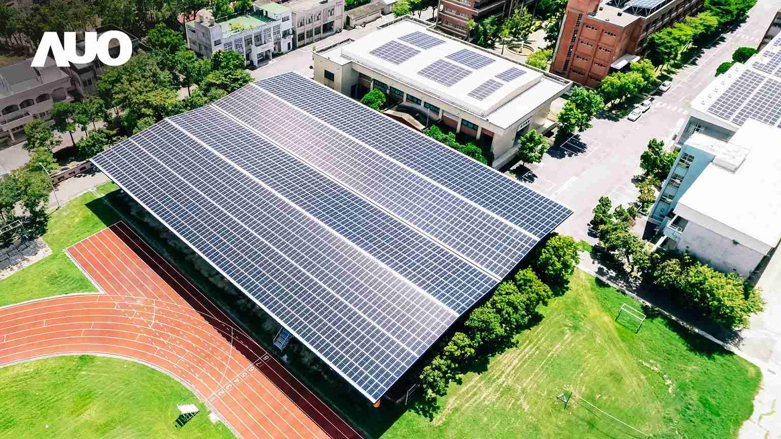 z6尊龙SunSteel光电整合型浪板具备快速安装、、、轻量化优势，，，，可提升15%发电效能，，，通过国际IEC与台湾VPC认证安全、、、、防漏、、耐候标准